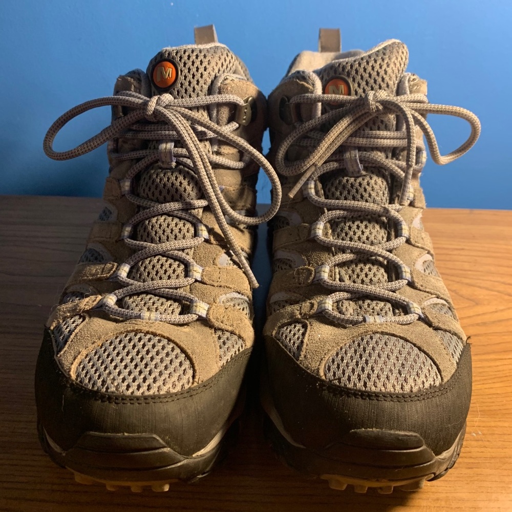 Women’s hiking shoes